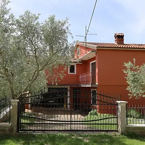 Appartamento Apartment Zita In Relaxing Surroundings Near Umag, Umago